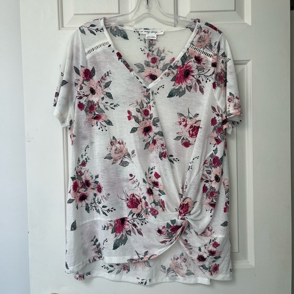 In Every Story Floral Twist-front Linen Blend Tee 0X - Picture 2 of 11